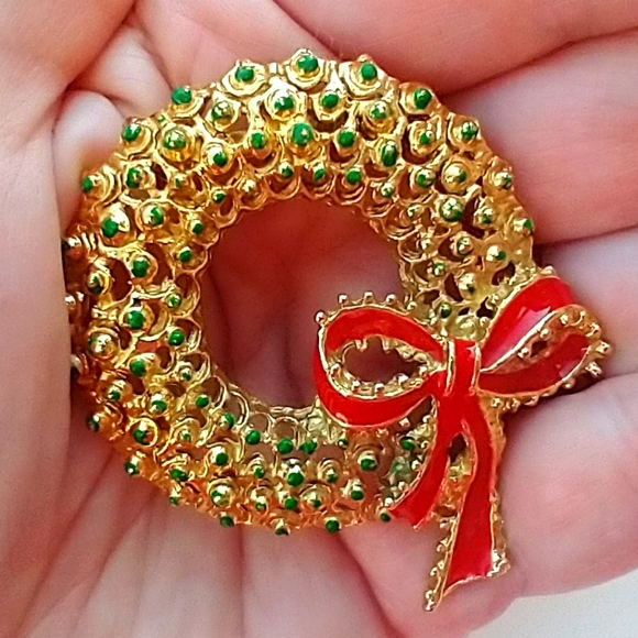 Christmas Wreath Brooch - Picture 3 of 4
